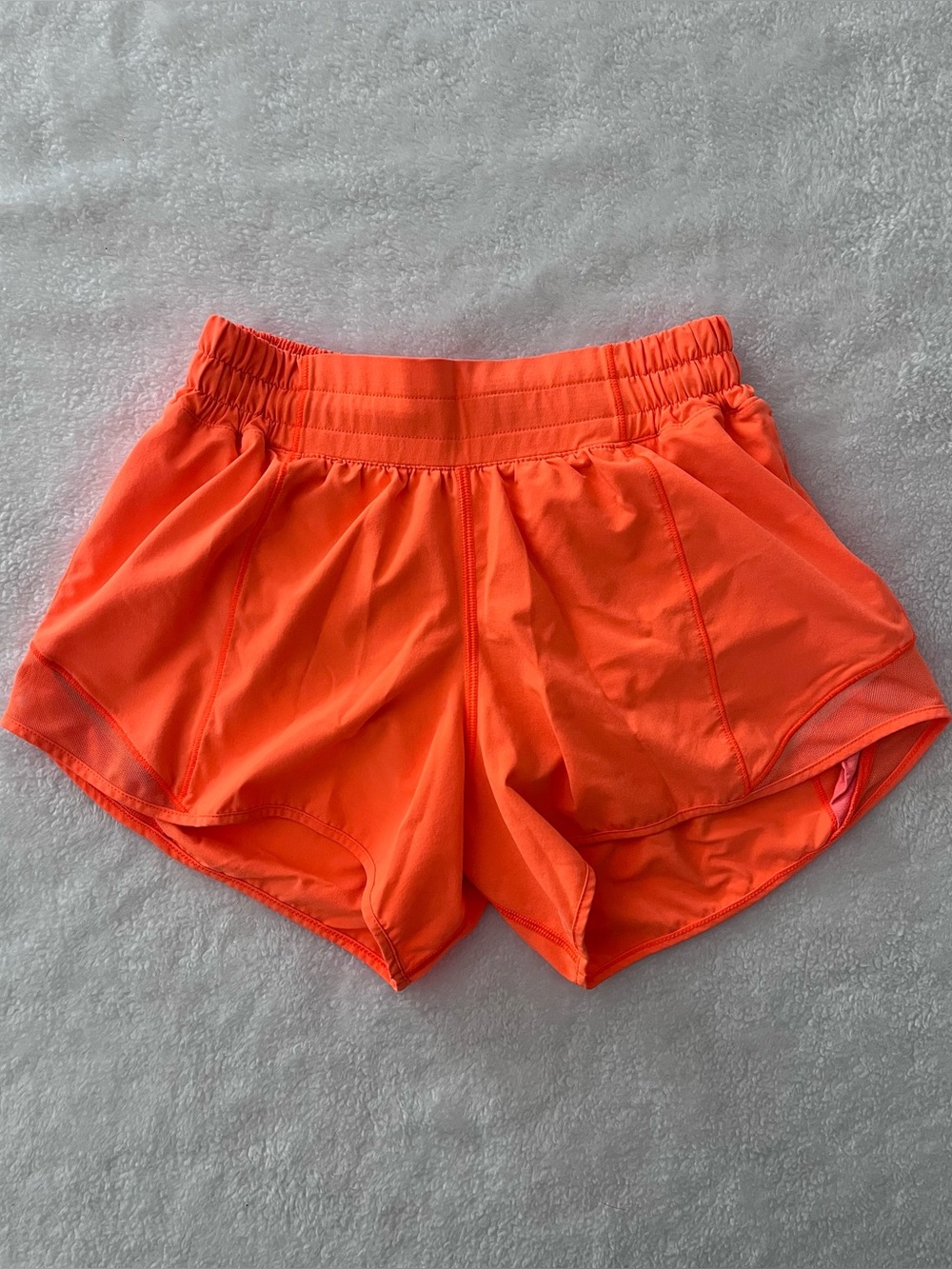Lululemon Hotty Hot Low-Rise Lined Short 2.5" size 4